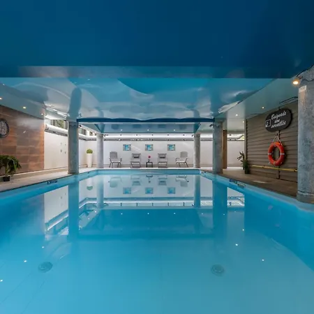 La Ginabelle - Sauna & Swimming Pool - Happy アパート